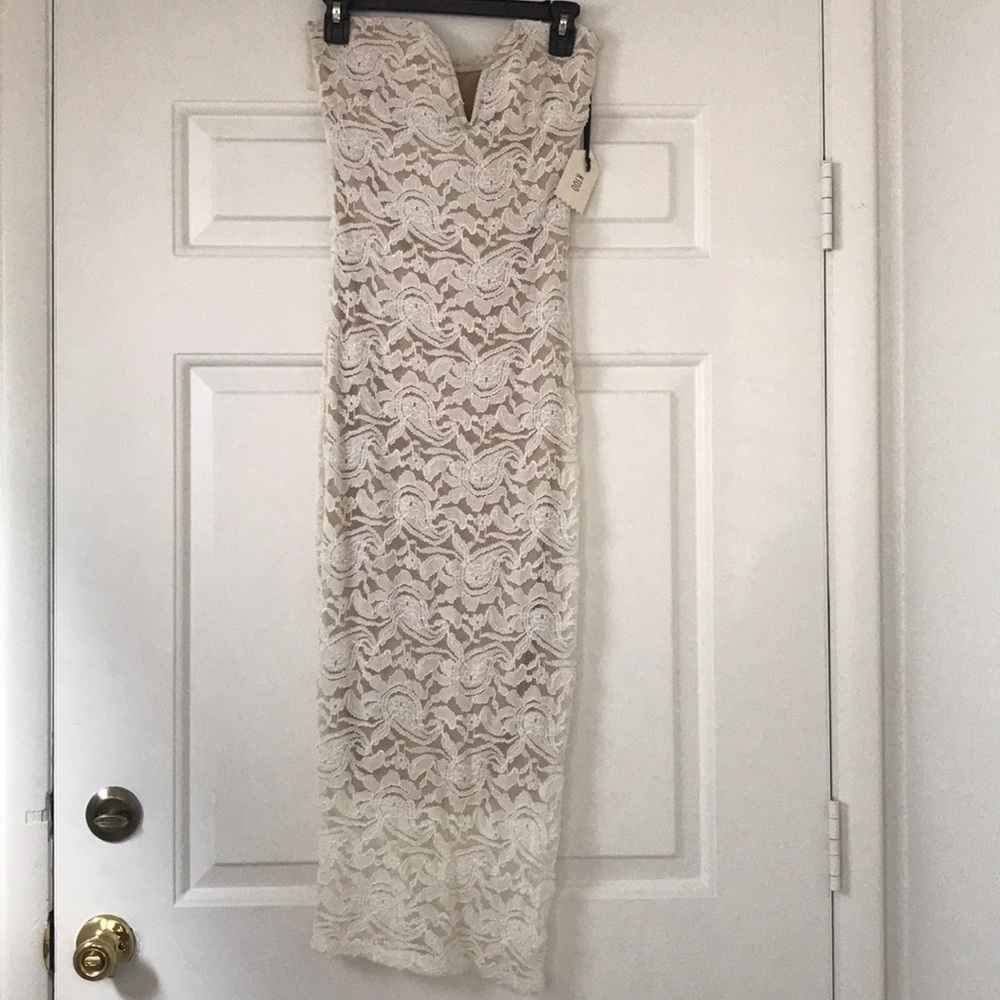 Beautiful White Sleeveless Dress